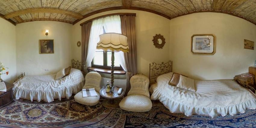 Dwor Chotynia Hotel Стая снимка