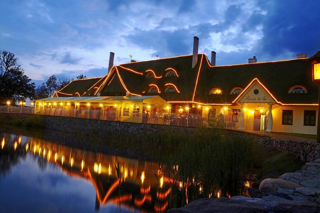 Dwor Chotynia Hotel Екстериор снимка