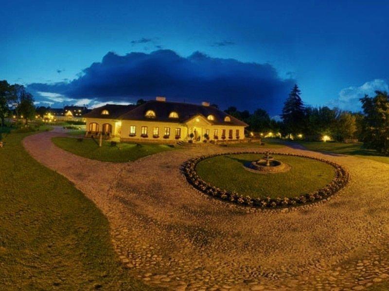 Dwor Chotynia Hotel Екстериор снимка